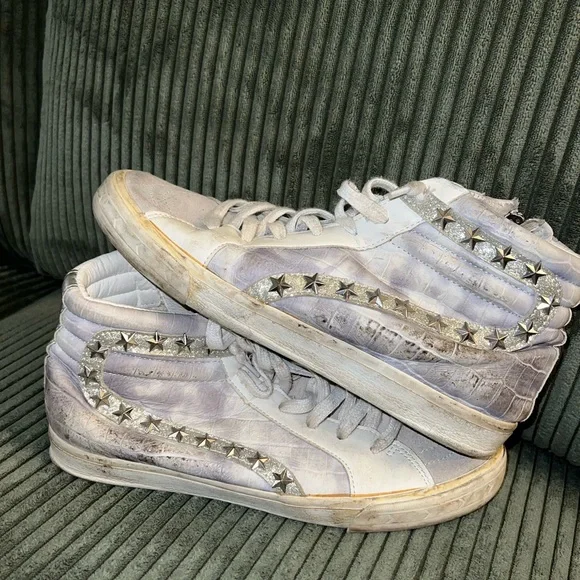 Vintage Havana Stylish White High-Top Sneakers with Star Accents - Picture 2 of 6